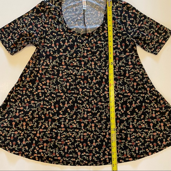 Cute! LULAROE Black w Rust Copper Rose Pink Floral Print Slit Sides Shirt Sz MED - Picture 5 of 7